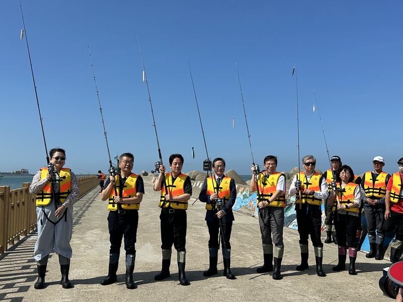 出席台中港親子垂釣區啟用 賴清德建議藉釣魚帶動觀光