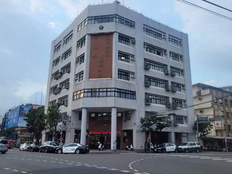 兩男一女講乜鬼