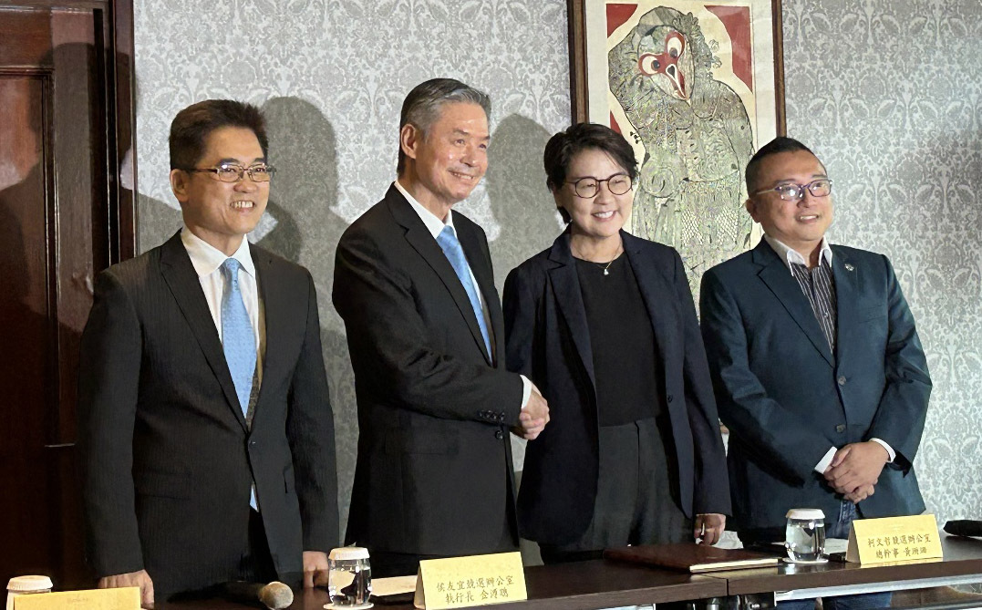 藍白合會前會登場 「黃金」握手：盡力回應民意
