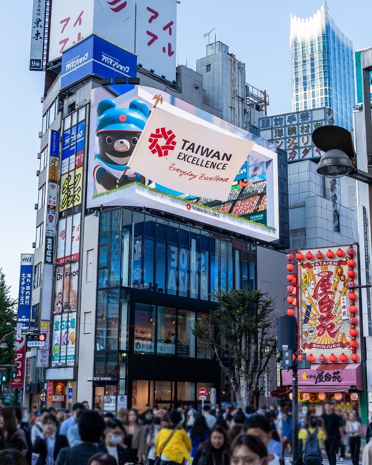 台灣精品福熊現身東京 首登新宿街頭3D廣告
