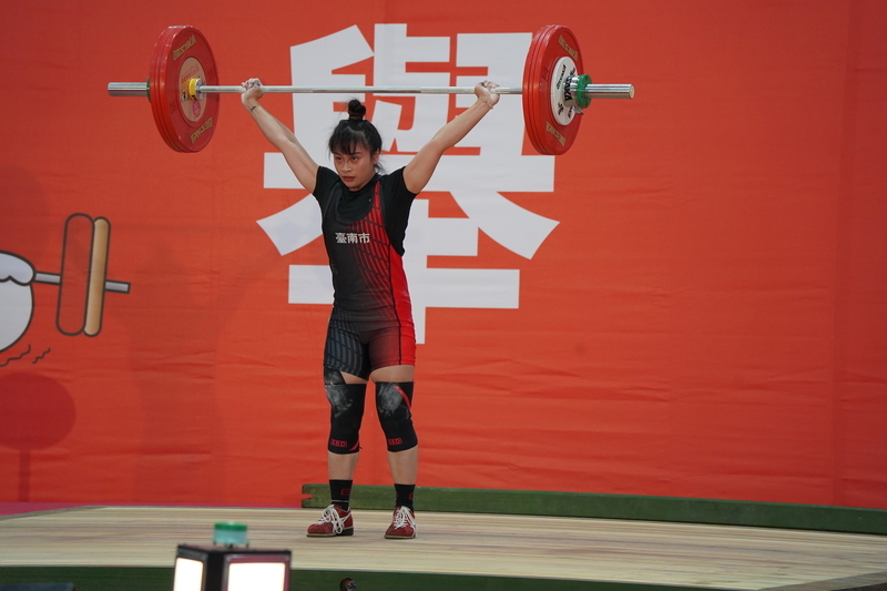方莞靈挺舉、總和破全國 有望進軍巴黎奧運