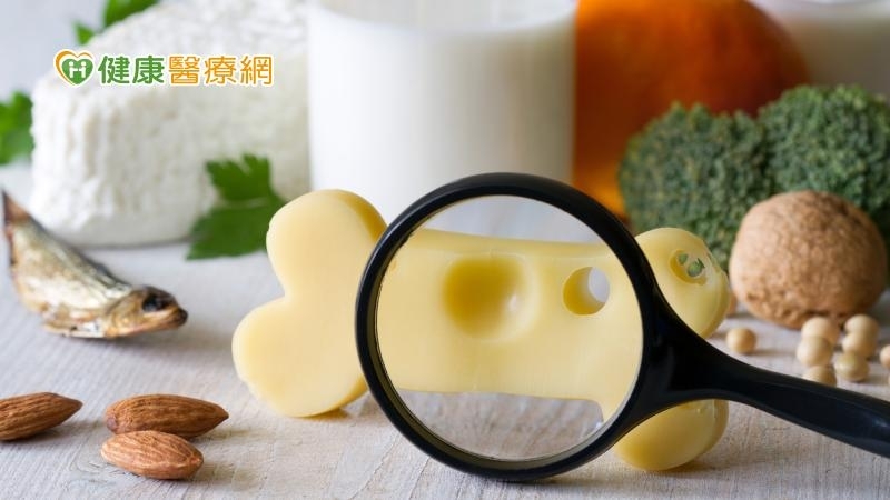 「這年齡」是預防骨質疏鬆關鍵期！國健署授4招存骨本小撇步