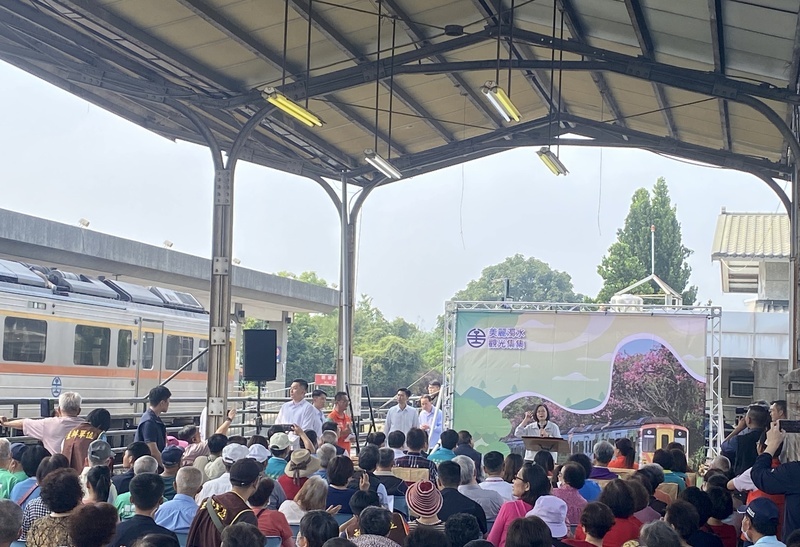 蔡總統：排除困難做出海鯤號 展現自我防衛決心
