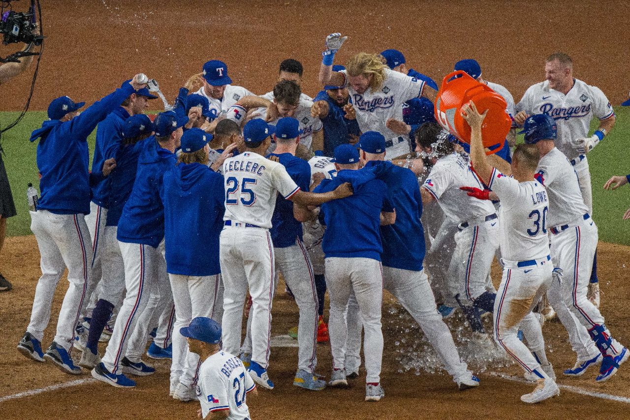 MLB世界大賽首戰纏鬥11局 賈西亞再見轟助遊騎兵獲勝