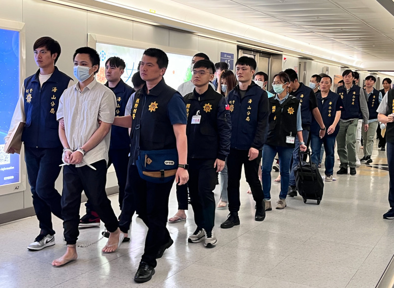 台馬查獲詐欺機房 首批10名台籍嫌犯遣返回台