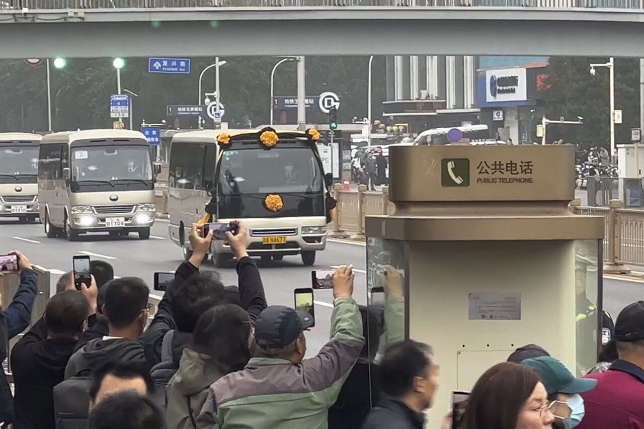 李克強火化 群眾聚集八寶山殯儀館附近