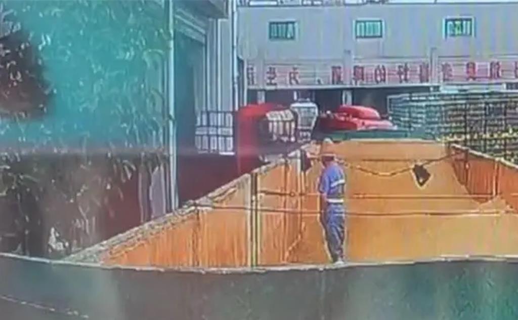 尿尿風波 青島啤酒三廠更換負責人