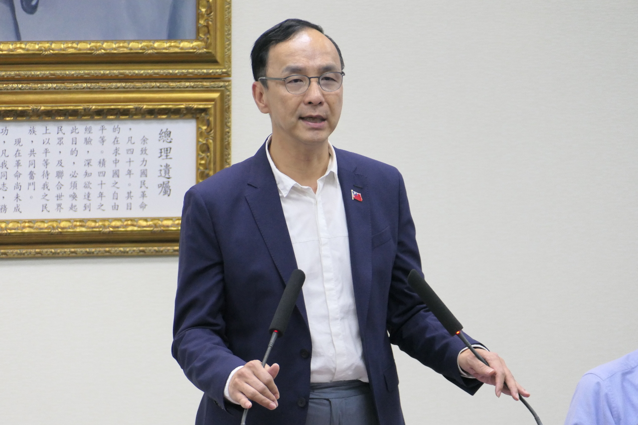 柯文哲秀3份民調全贏賴清德 朱立倫：至少看到5%的偏誤