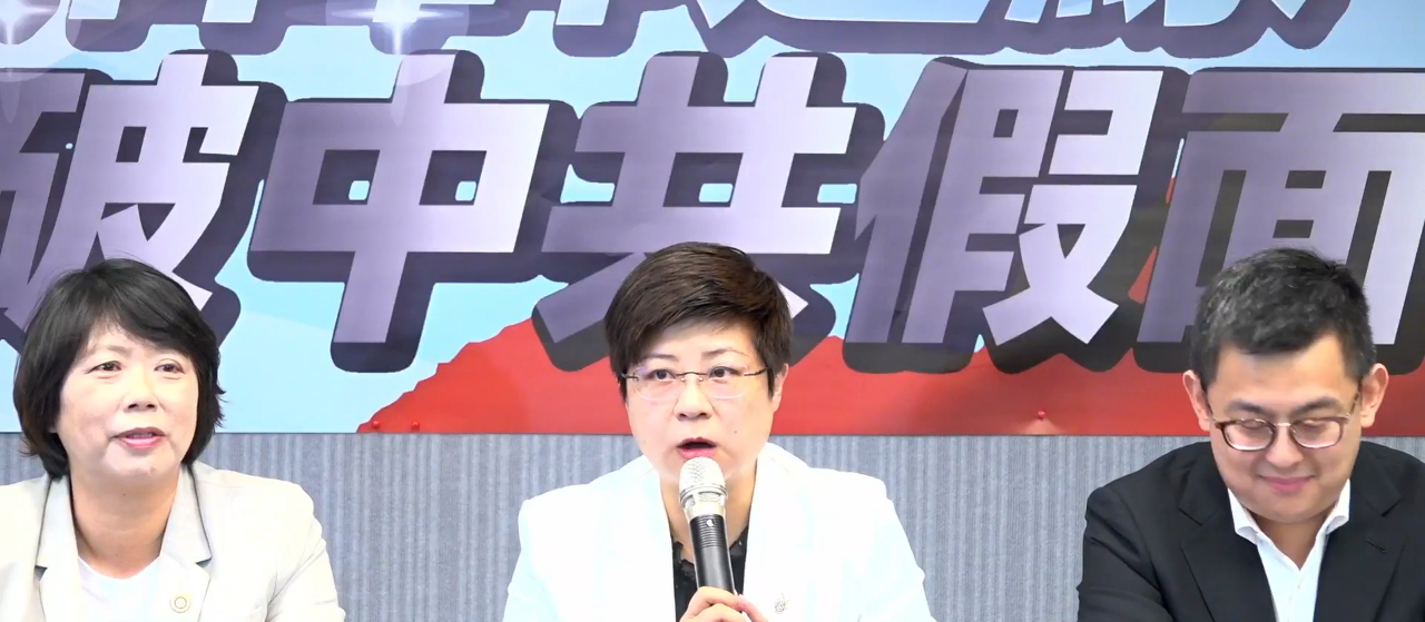 柯文哲急丟3份勝選民調 民進黨質疑背後有中共介入