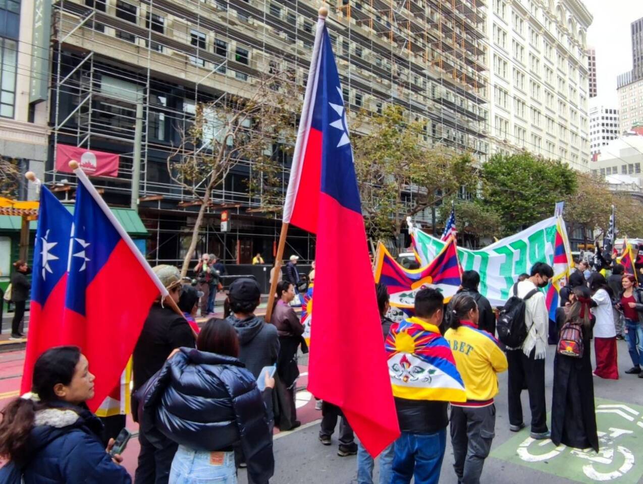 舊金山湧現反習近平抗議 中華民國國旗也現蹤 (影音)