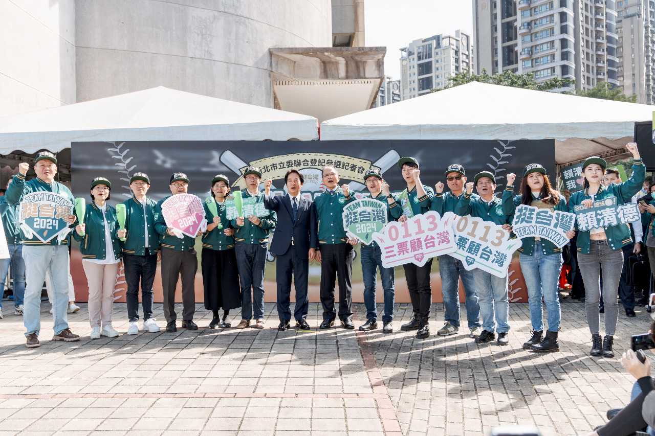 返故鄉新北陪立委參選人登記 賴清德盼12席全上 衝國會過半