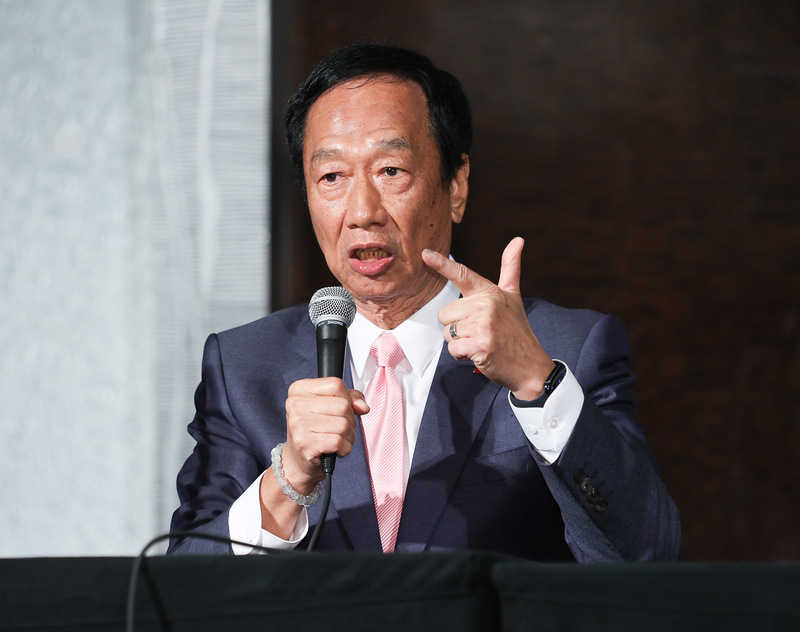 郭台銘發聲明：選擇成全 人退志不退
