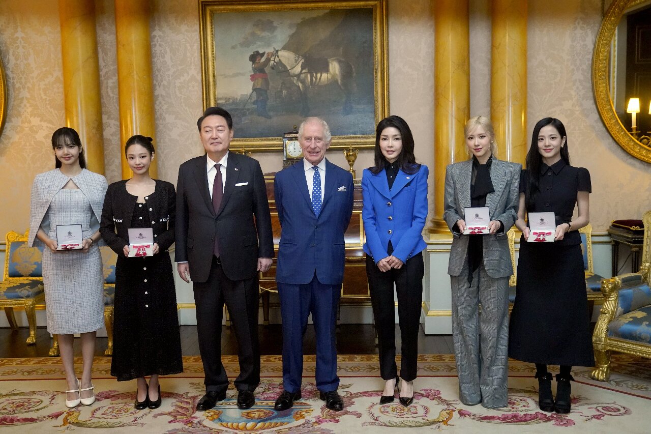 英王查爾斯三世款待尹錫悅 授予BLACKPINK最高榮譽勳章