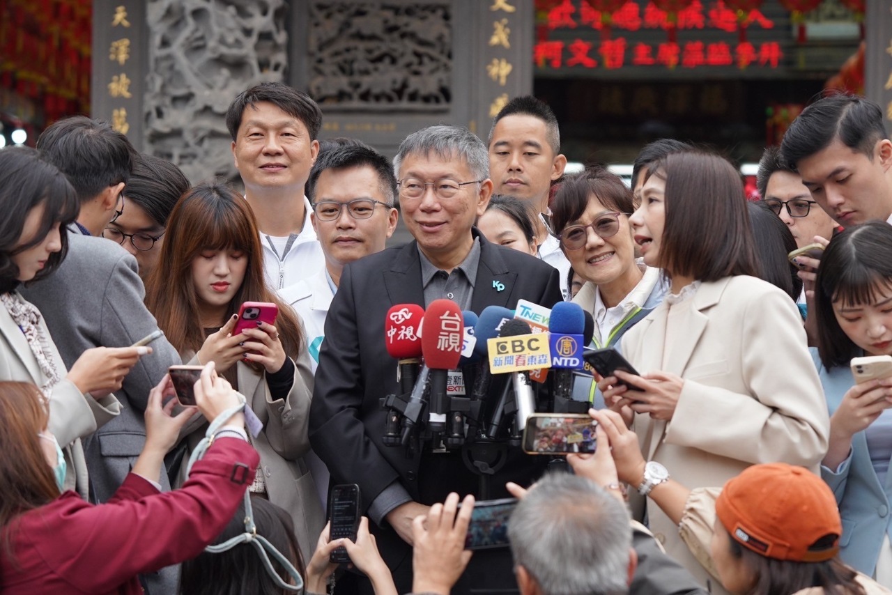 柯文哲跑苗栗鍾東錦未現身 黨部：與封殺無關
