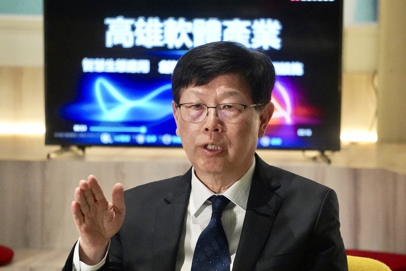 鴻海轉投資夏普堺工廠定位 劉揚偉：轉型AI數據中心