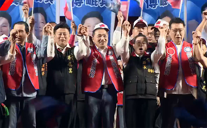 侯康配前進花蓮替小雞站台 承諾當選將實現交通路網的夢