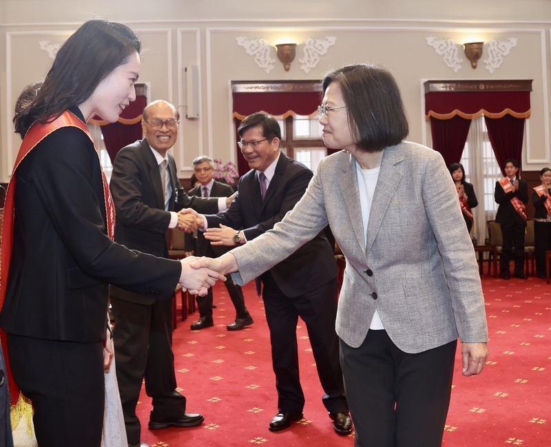 總統：投入人才培育 讓多元學術力量在台扎根