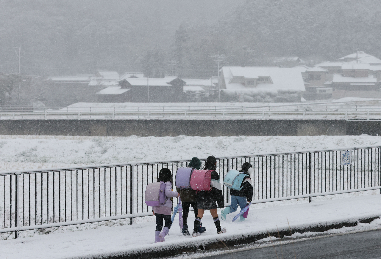 日本九州10年一度災害級大雪 影響耶誕交通