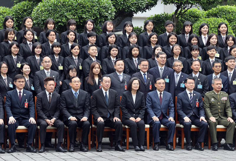 蔡總統期許新調查官堅守法治 運用科技打擊犯罪