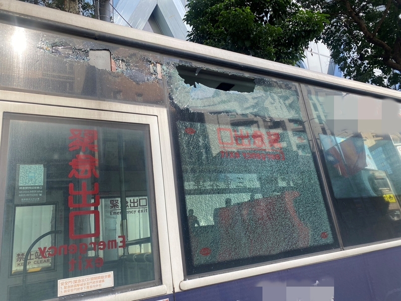 北市工地吊臂撞破公車窗 勞檢處：最高可罰30萬元