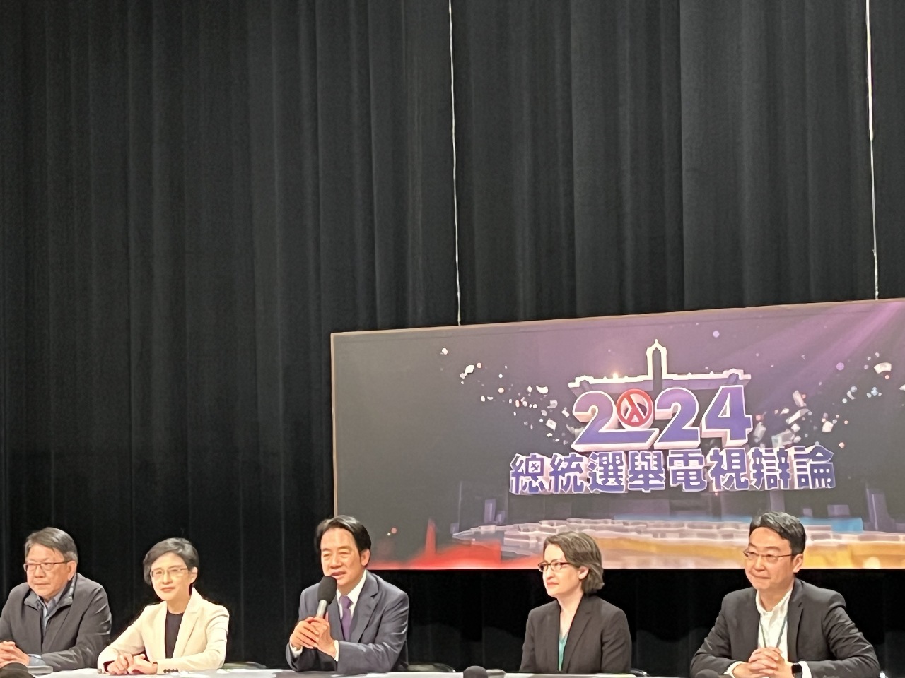 賴諷侯辯論像準備考古題 批侯柯刻意扭曲台獨主張
