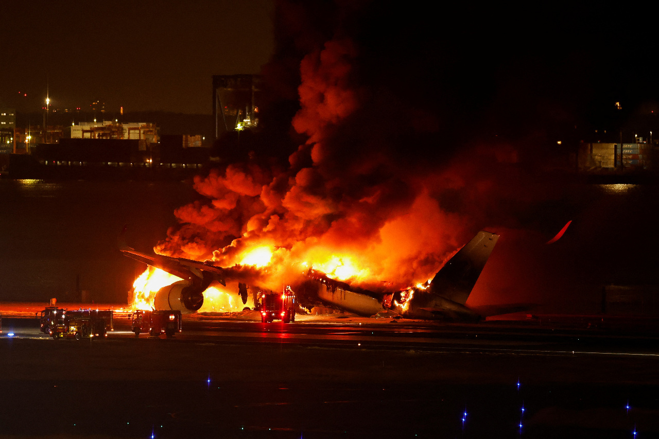 羽田機場事故 日本彙整日航客機全員脫困因素