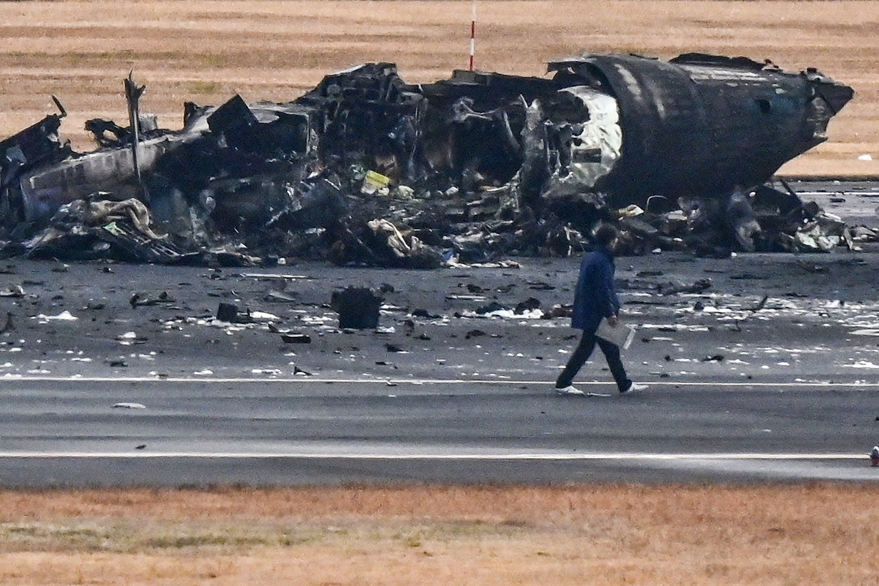 羽田機場開始清理日航班機殘骸 美將協助解讀黑盒子