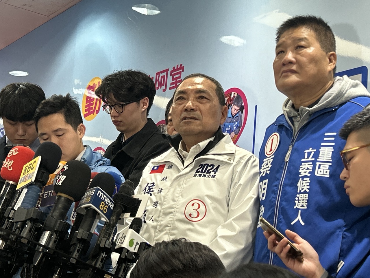 綠營里長陪拜票拔樁成功？ 侯友宜：治理國家不分黨派一起拚