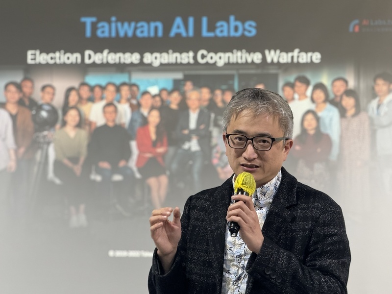 分析逾4500萬文章 AI實驗室：選後網軍帳號消失一半