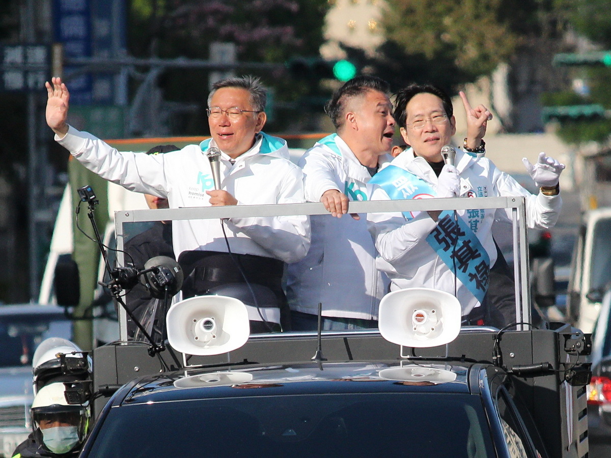 最後衝刺 柯文哲北市車隊掃街爭取支持