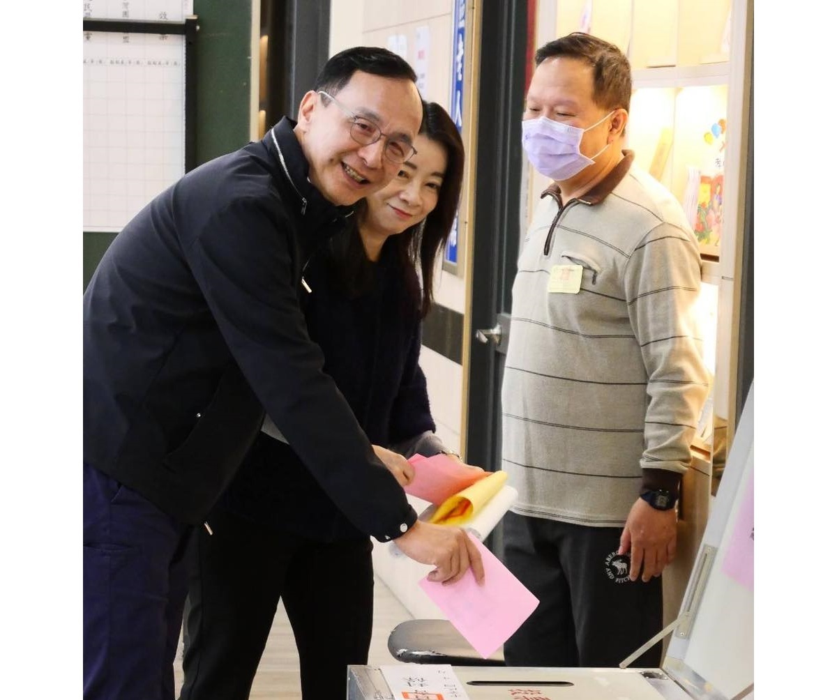 朱立倫桃園投票 籲民眾展現民主