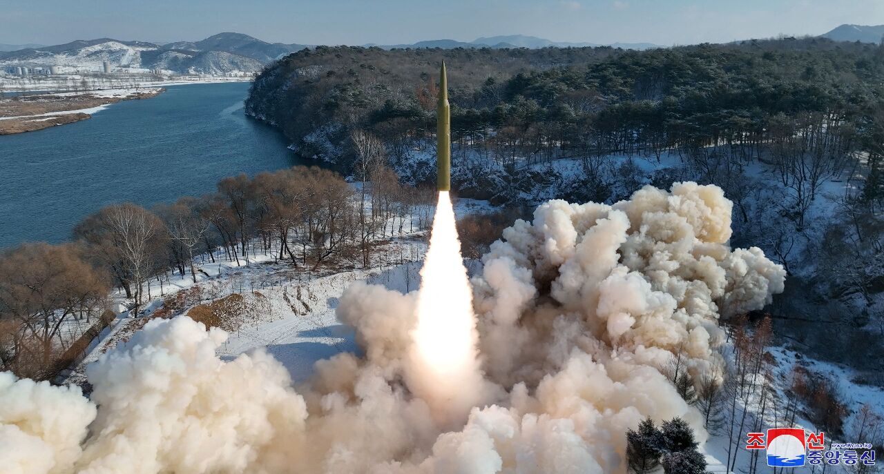 南韓軍方：北韓向東海發射彈道飛彈