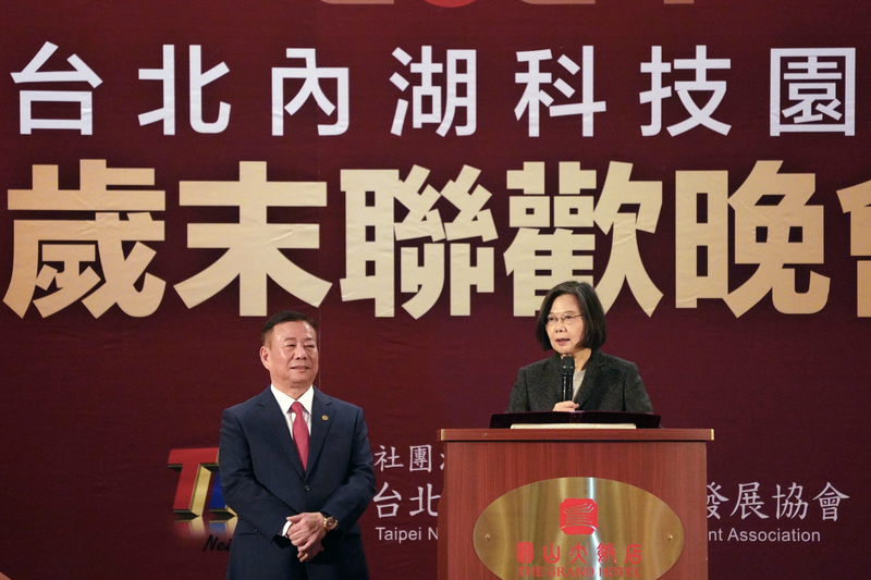 經濟成長表現佳 蔡總統：拜託賺錢企業多發年終