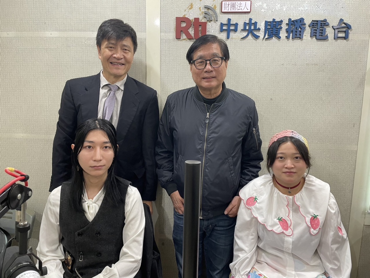 海外中國青年：不視小粉紅為敵人 加強對話緩解恨意