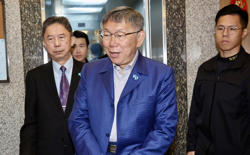 「小草識別證」滲透高中？民眾黨：樣式不同 疑認知作戰