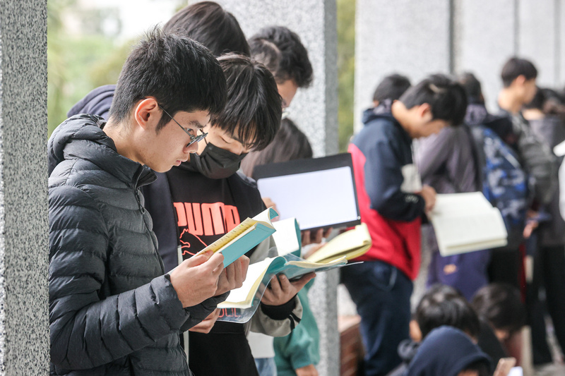 學測英文翻譯考選舉 作文寫機器人如何助人