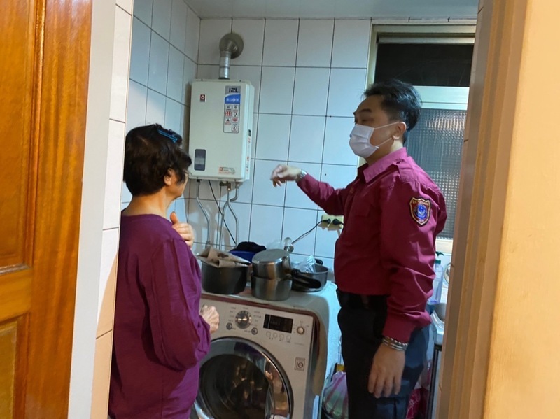 使用熱水器要通風 未滿12歲燃放爆竹要有大人陪同