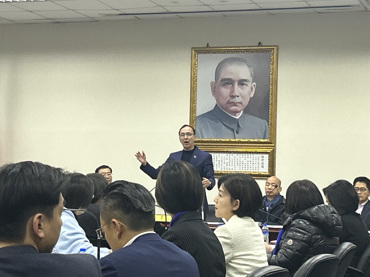 朱立倫喊呼聲最大的是「給我一個院長韓國瑜」盼藍委「團進團出」