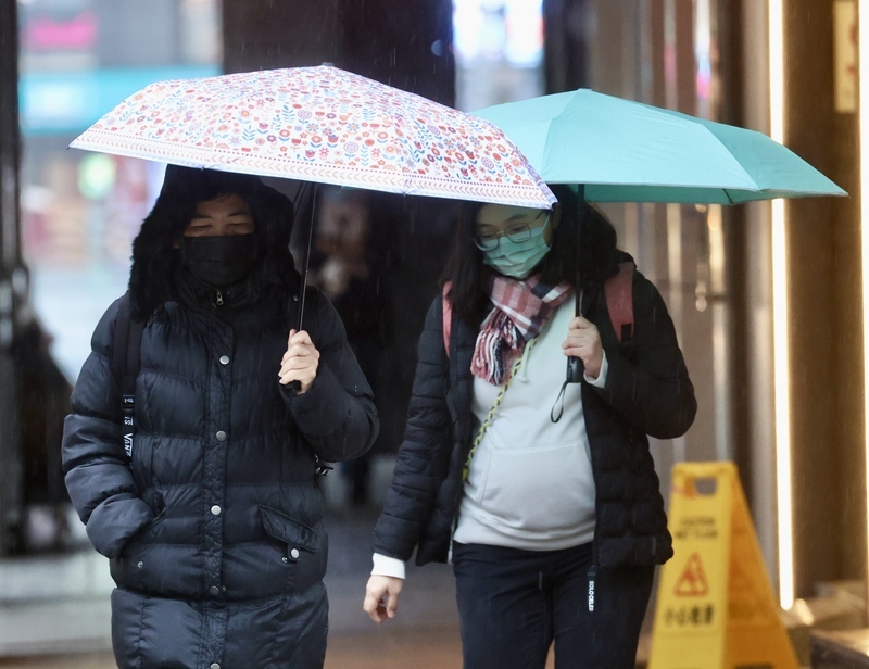 冷氣團報到 北台濕冷但南部白天達26度