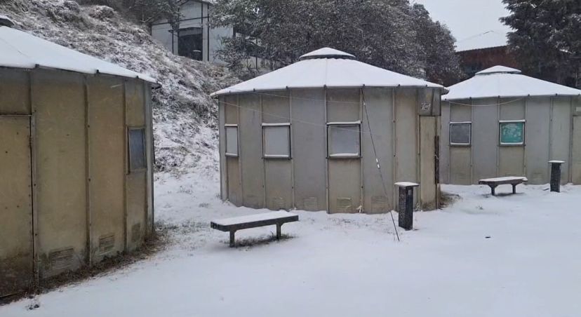 九九山莊一片雪白  山友請攜帶冰爪