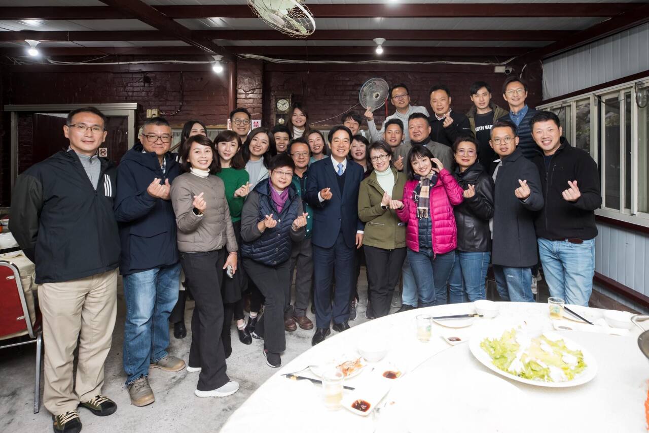賴蕭配午宴角逐立委失利候選人 勉勵大家休息後再出發