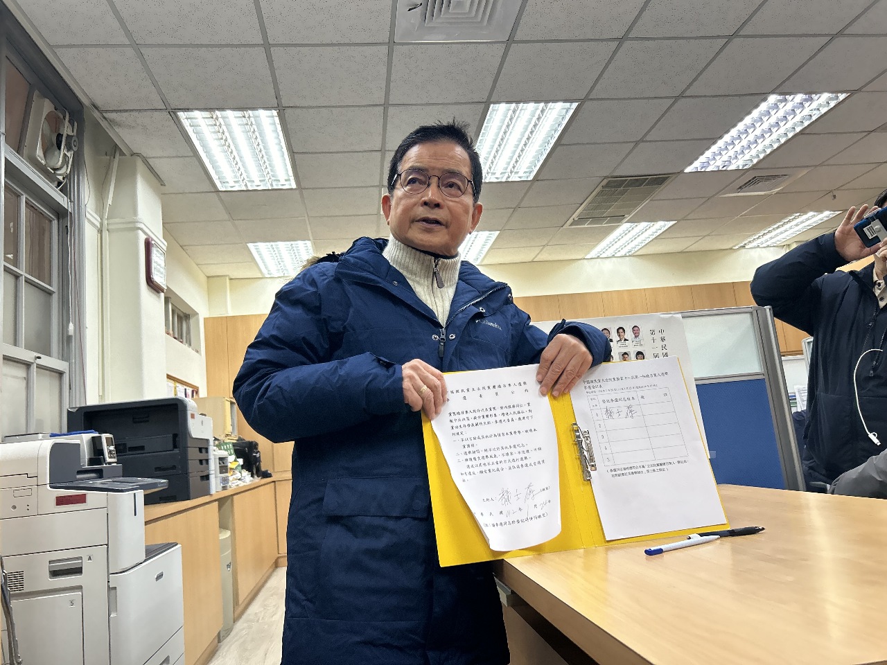 賴士葆登記參選藍黨團總召 稱傅崐萁「還在THINKING」