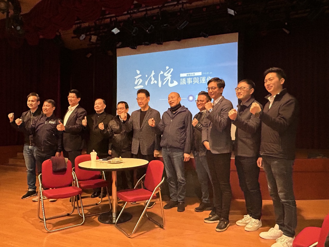 韓國瑜出席戰鬥藍戰鬥營 以小鷹飛翔提醒新科立委一言一行要謹慎
