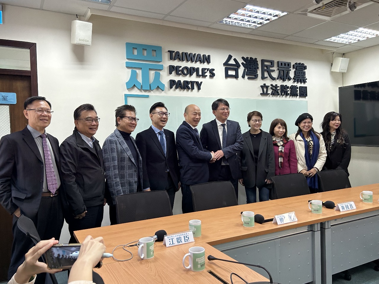 和民眾黨團「無話不談」 韓國瑜：進行良性健康的拜會