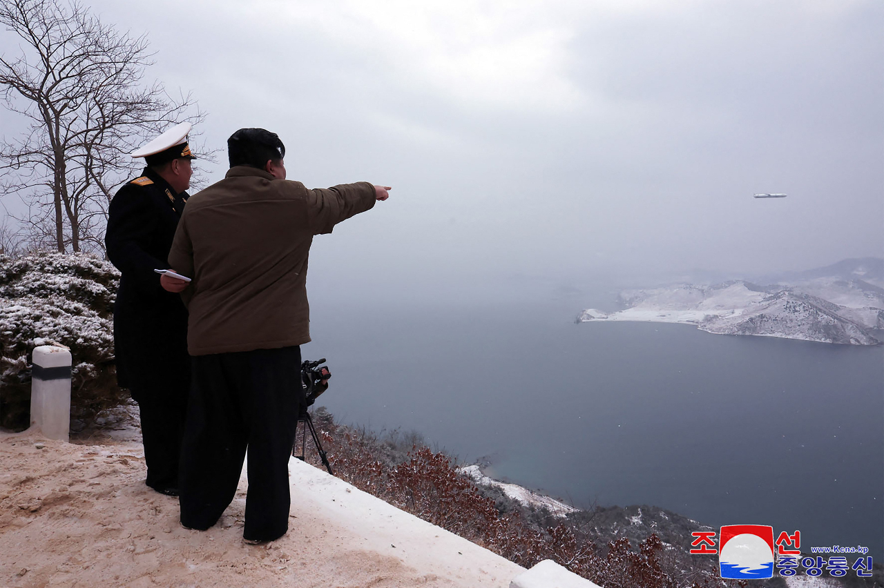 北韓官媒：金正恩督導潛射巡弋飛彈試射