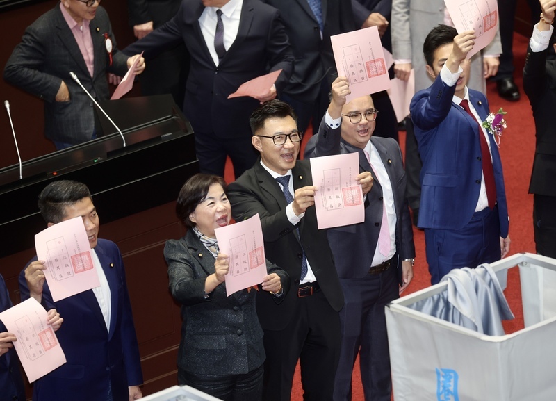 藍綠皆票票入匭 韓江配當選立法院正副院長