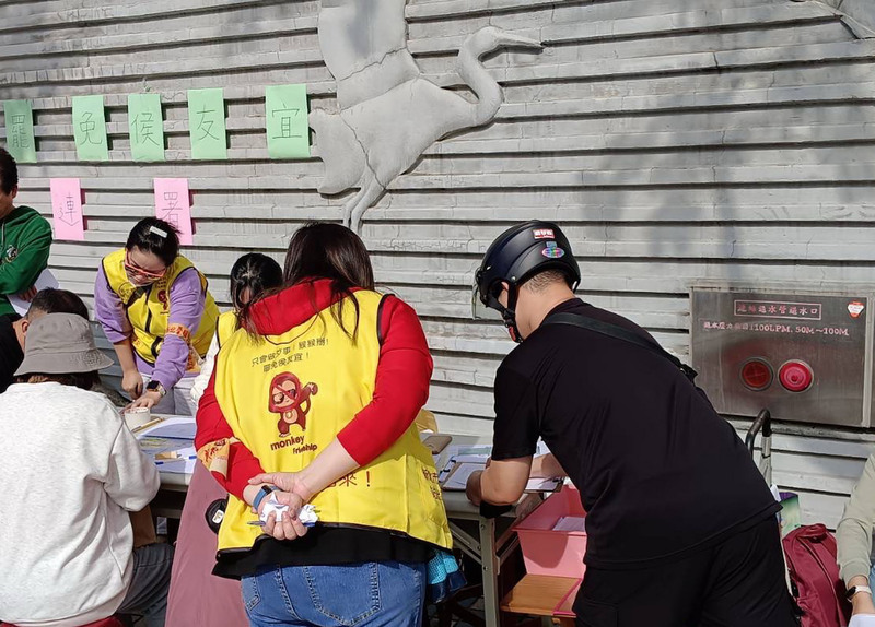 罷侯團體第3場快閃連署蘆洲區登場 累計逾萬份