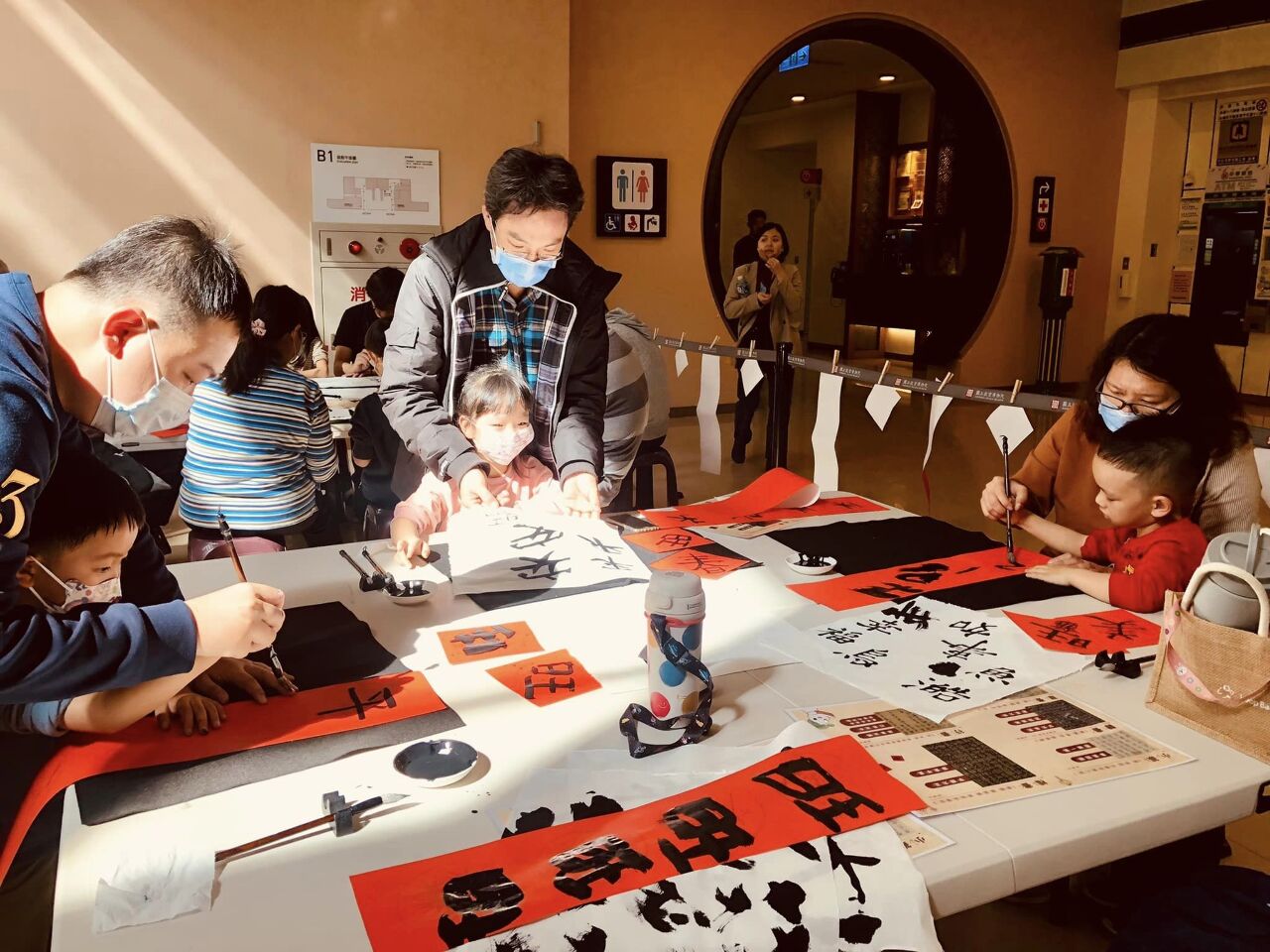 立春故宮北院贈春聯 民眾拍照召喚祥龍降臨