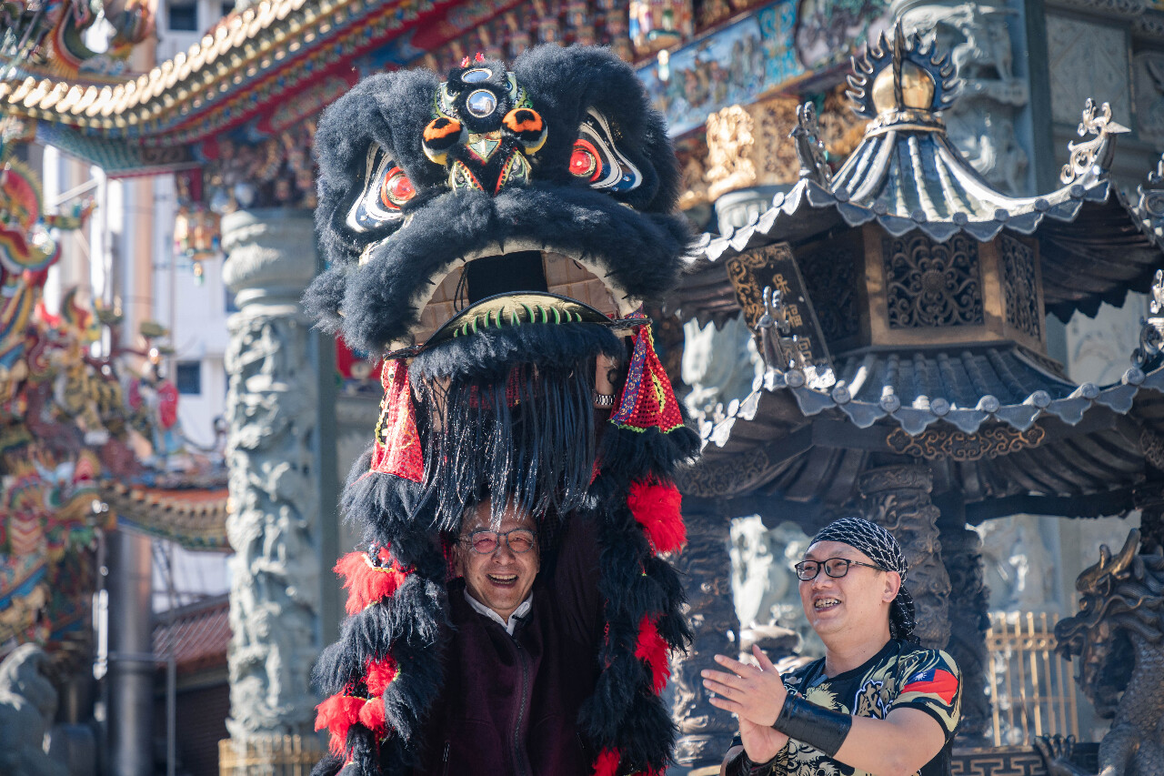 祥龍金獅來獻瑞　朱立倫體驗舞獅文化技藝