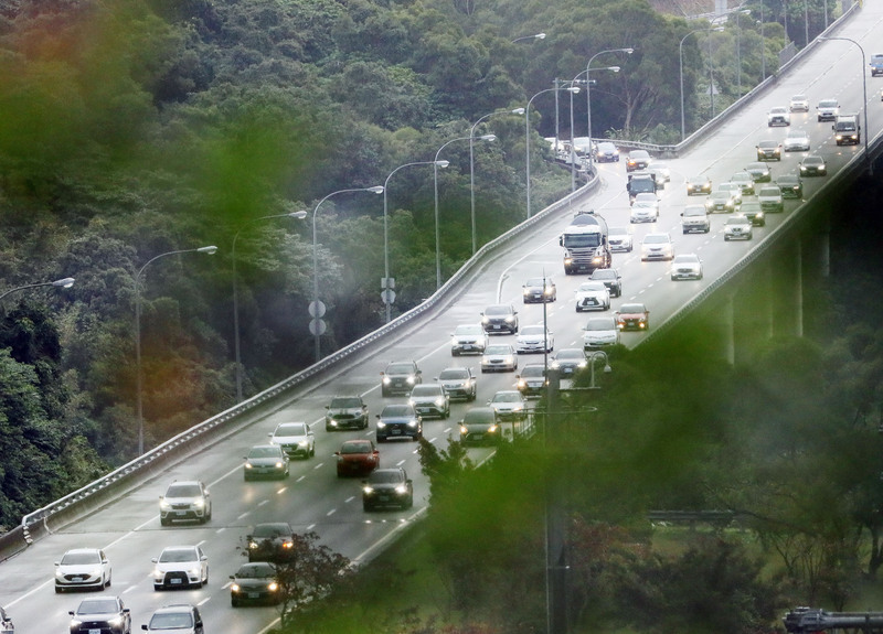 國5車流恐塞到明晨3時 初四留意北返地雷時段及路段